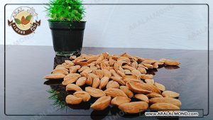 بادام درختی منقا پوست کاغذی صادراتی خام