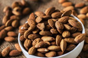 فروشگاه عمده بادام سفید با قیمت مناسب