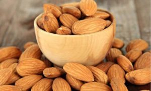 فروشنده بادام پوست کاغذی مغز درشت