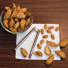 عرضه مستقیم بادام مامایی ۸۰ دانه درجه یک