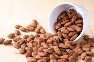 مراکز خرید بادام سفید درجه یک در ایران